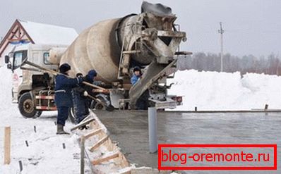Пуњење монолитне основе у зимском периоду. Пуњење монолитне основе у зимском периоду.